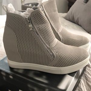 Wedge sneaker